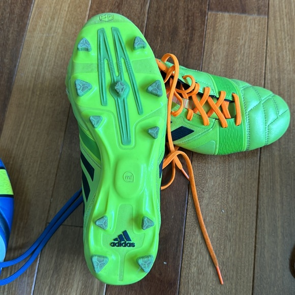 Adidas soccer cleats men’s size 7 - Picture 2 of 3